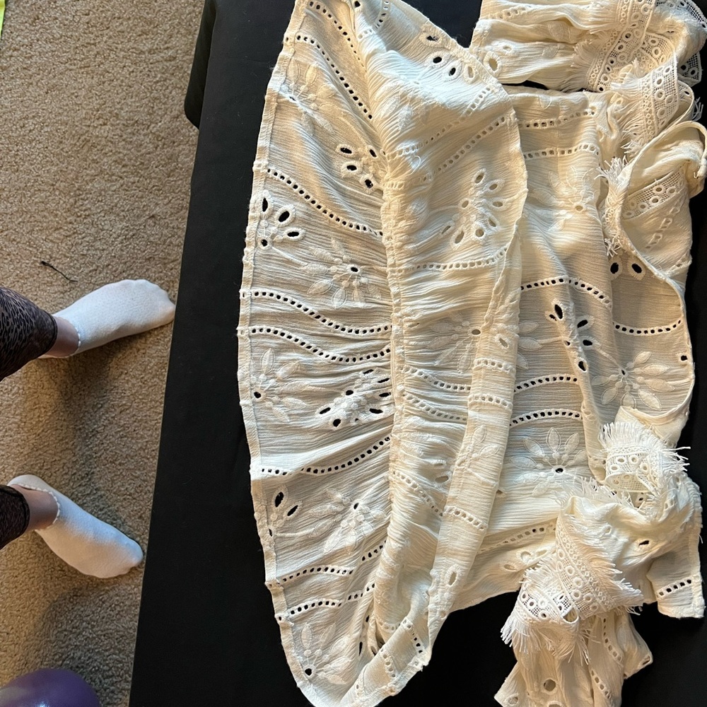 Storee Cream Top Open Back - Picture 3 of 14